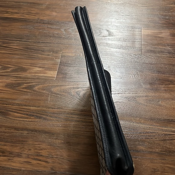 Authentic Gucci Oversized Document/Clutch - Picture 10 of 16